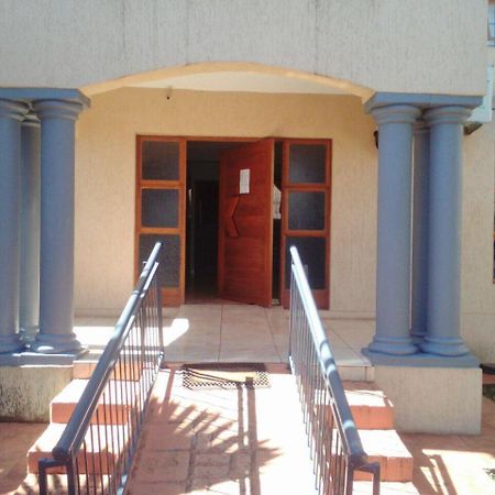 לואיס טריכארדט Tshedza Guest Lodge מראה חיצוני תמונה