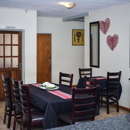 לואיס טריכארדט Tshedza Guest Lodge מראה חיצוני תמונה
