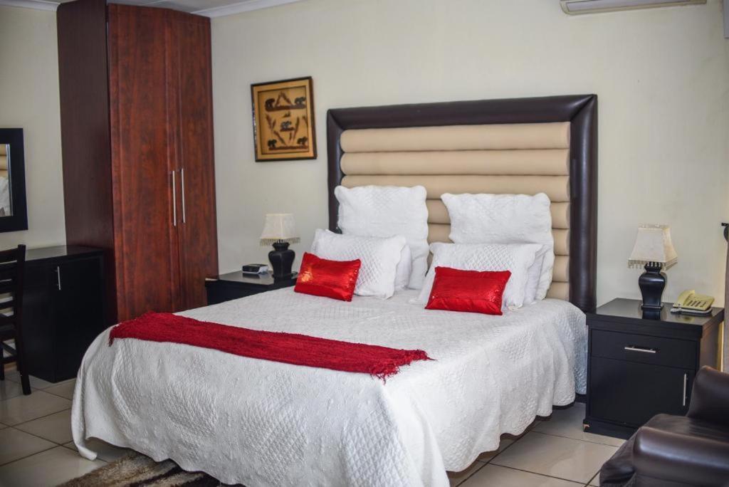 לואיס טריכארדט Tshedza Guest Lodge מראה חיצוני תמונה