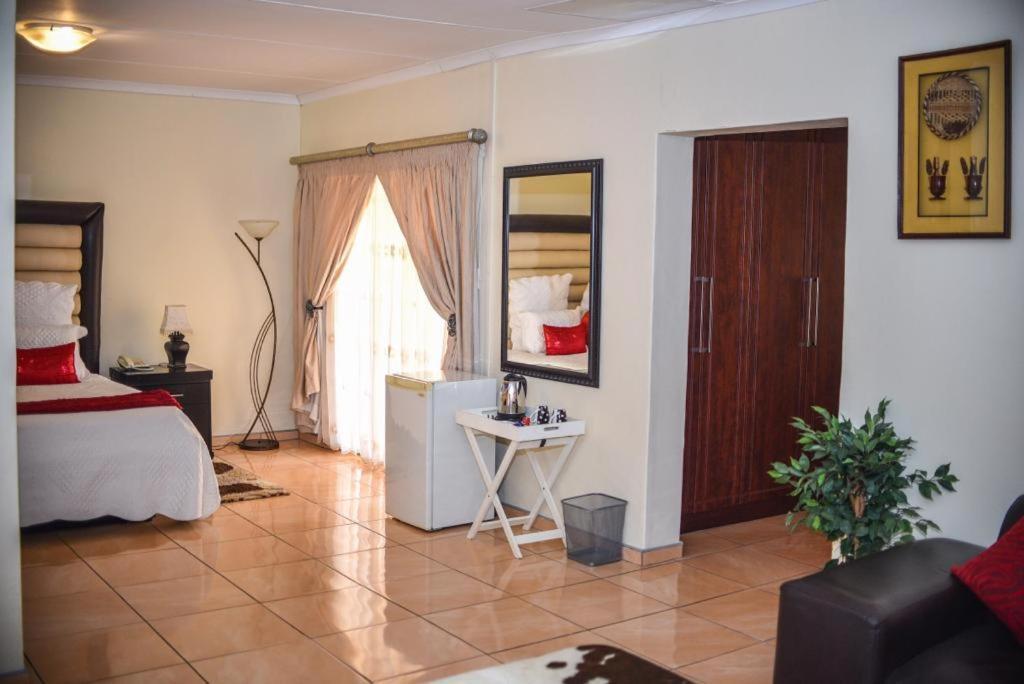 לואיס טריכארדט Tshedza Guest Lodge מראה חיצוני תמונה