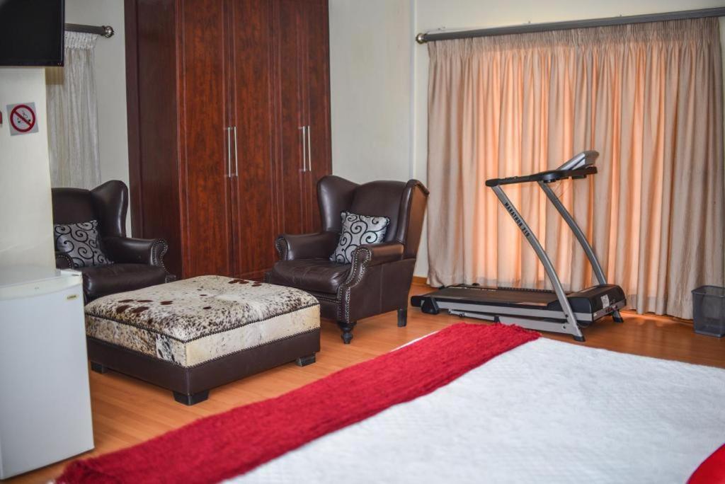 לואיס טריכארדט Tshedza Guest Lodge מראה חיצוני תמונה